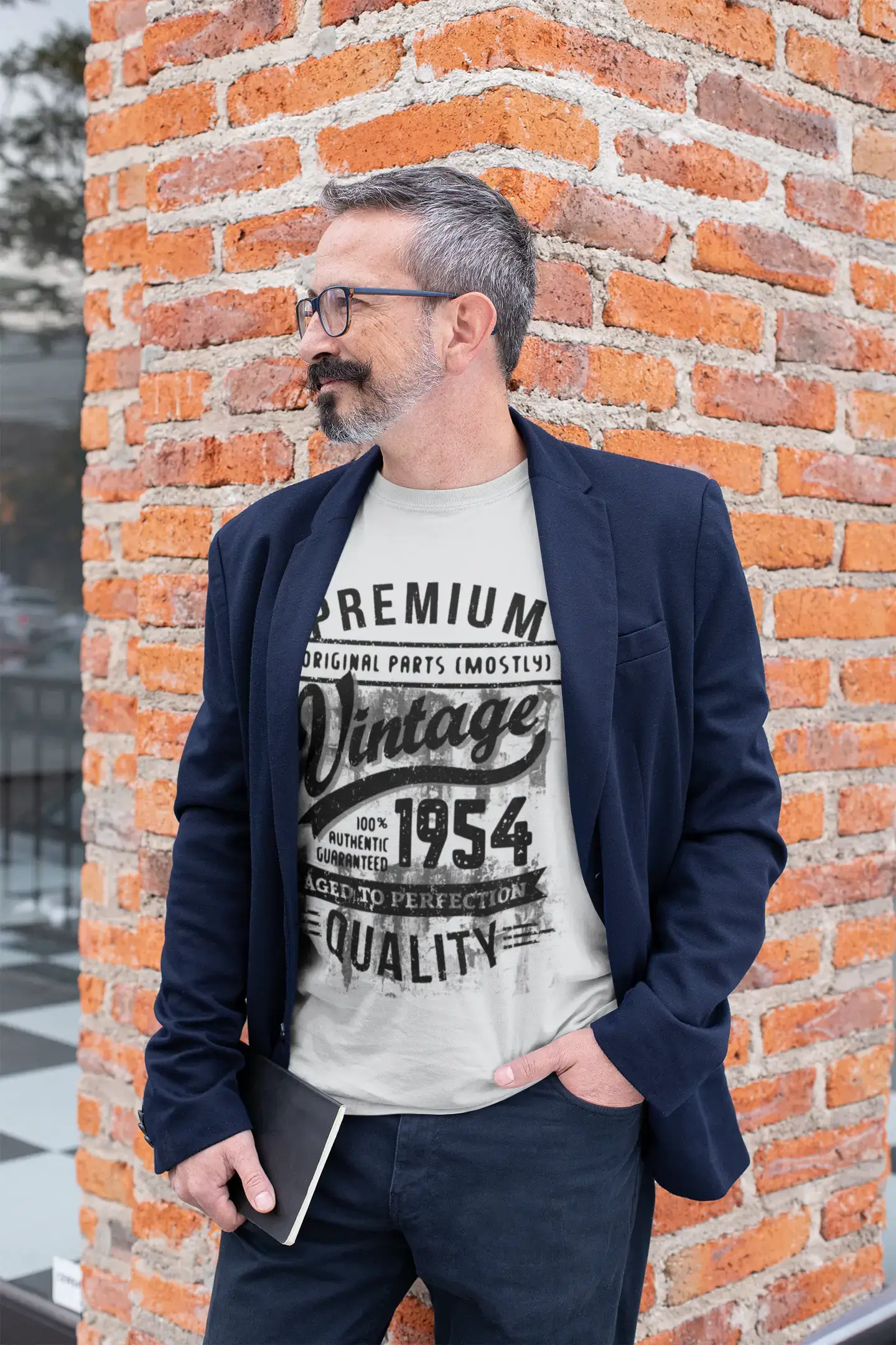 ULTRABASIC - Graphic Men's 1954 Aged to Perfection Birthday Gift T-Shirt