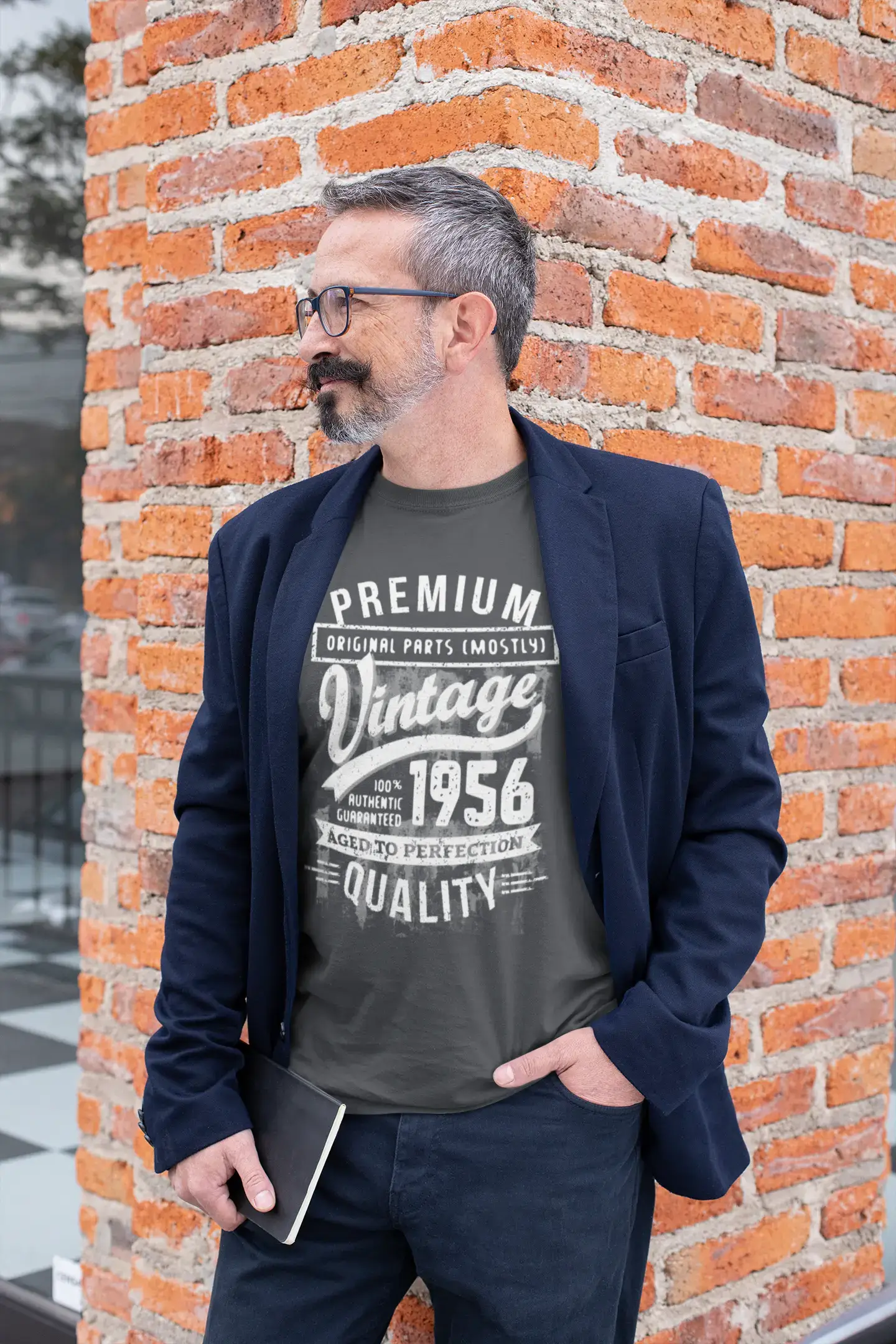 ULTRABASIC - Graphic Men's 1956 Aged to Perfection Birthday Gift T-Shirt