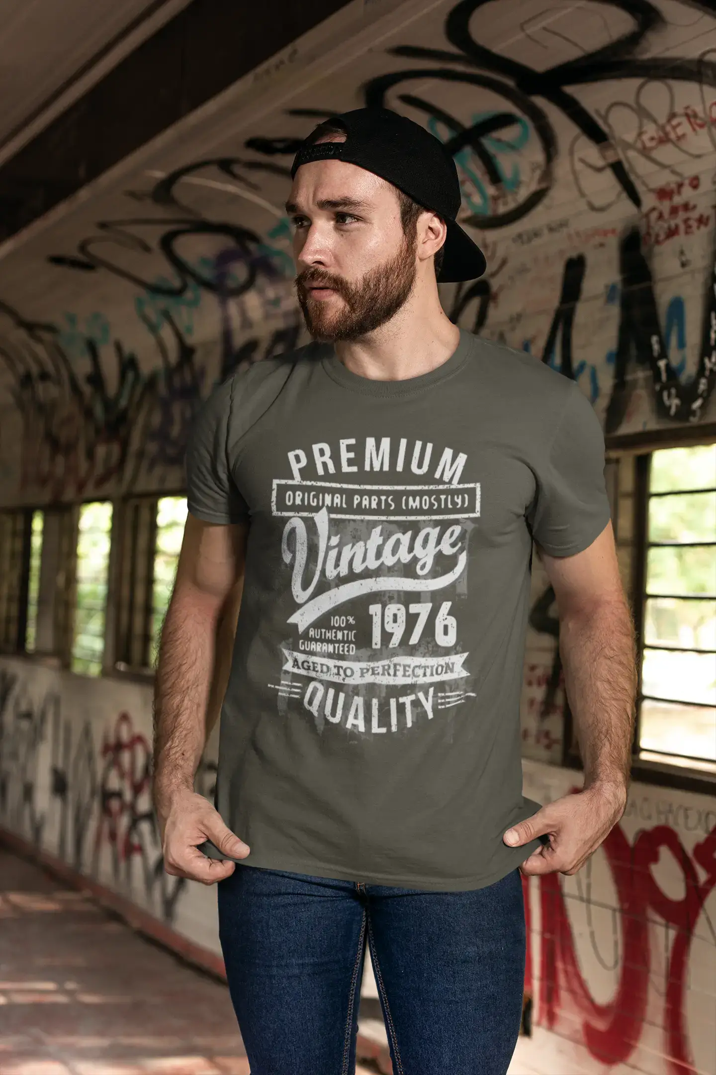 ULTRABASIC - Graphic Men's 1976 Aged to Perfection Birthday Gift T-Shirt